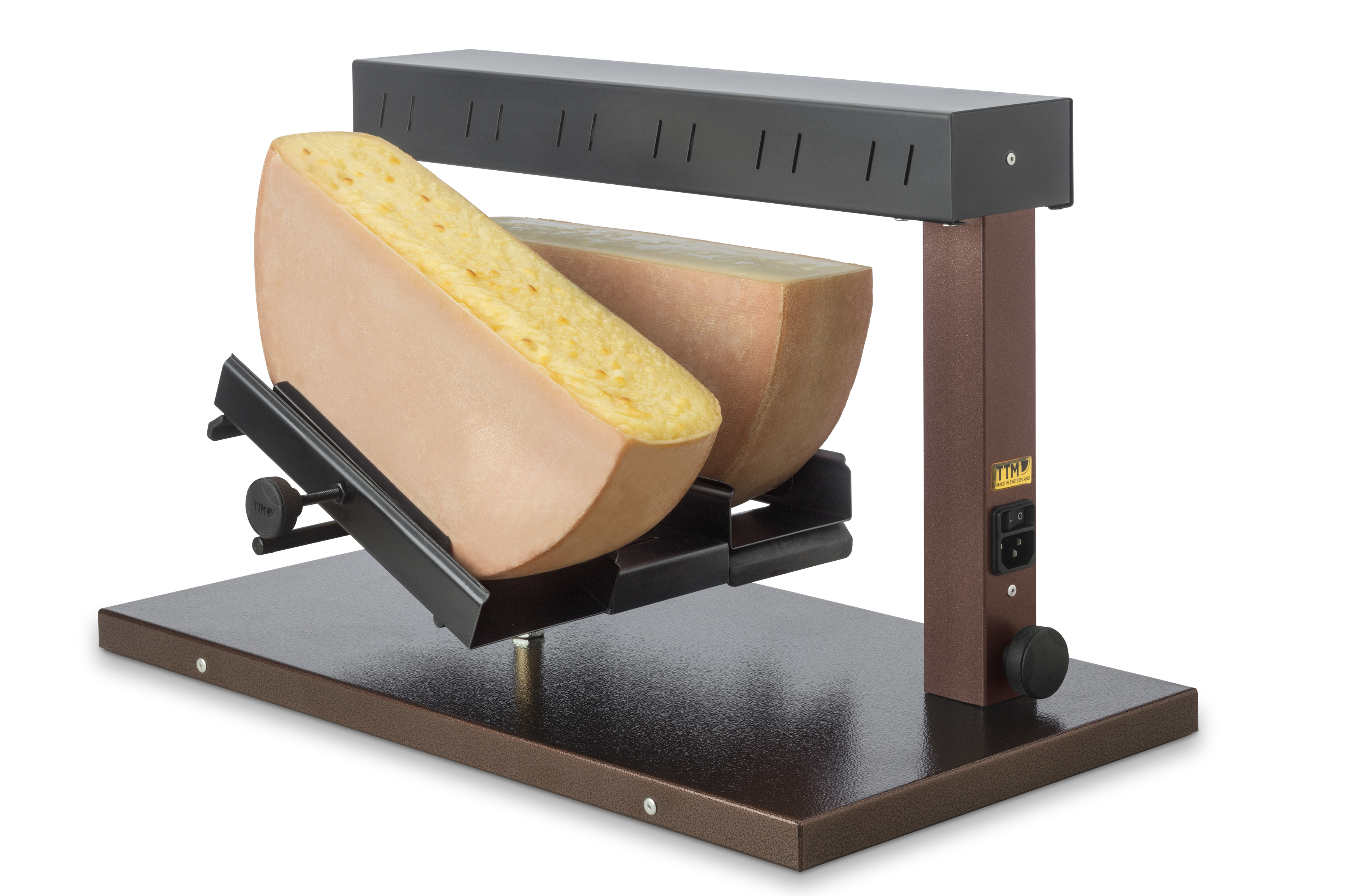 Raclette-Grill mit zwei Käsehälften unter Heizelement, auf Metallbasis.