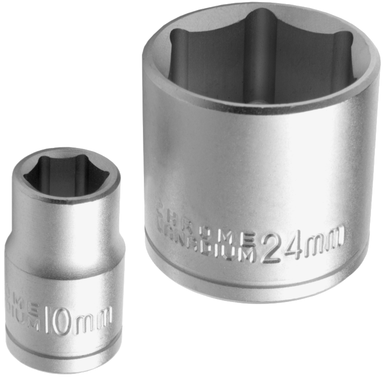 Két fém dugókulcs, 10 mm és 24 mm, fekete háttérrel. A nagyobbik jelölésekkel rendelkezik.