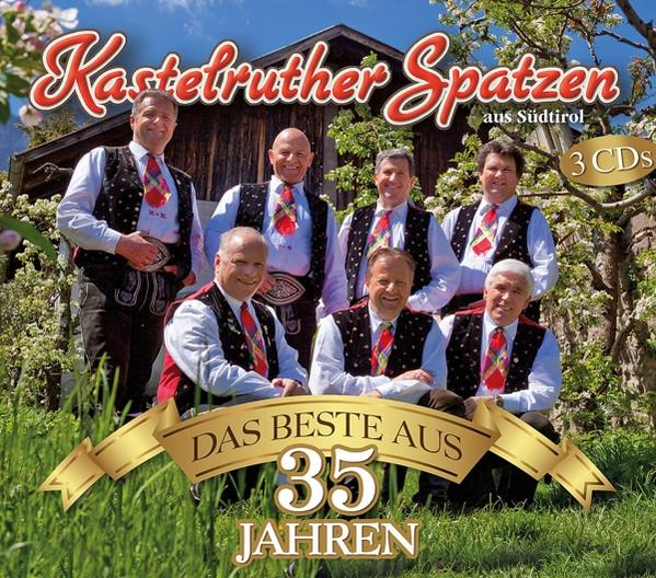 Albumcover mit sieben Männern in traditioneller Kleidung, mit Bandnamen und Titel in Rot.
