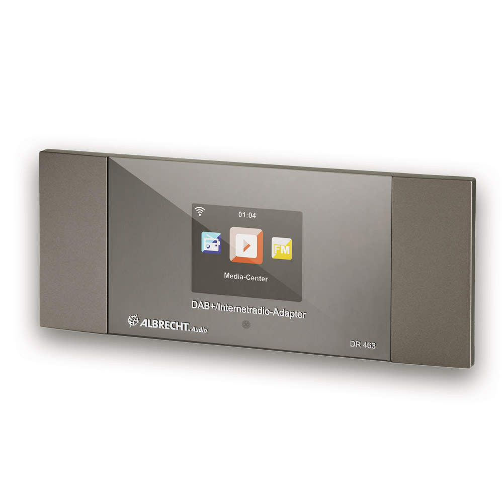 Ein grauer DAB+/Internetradio-Adapter von Albrecht, mit einem Bildschirm, der Medieninfos anzeigt.