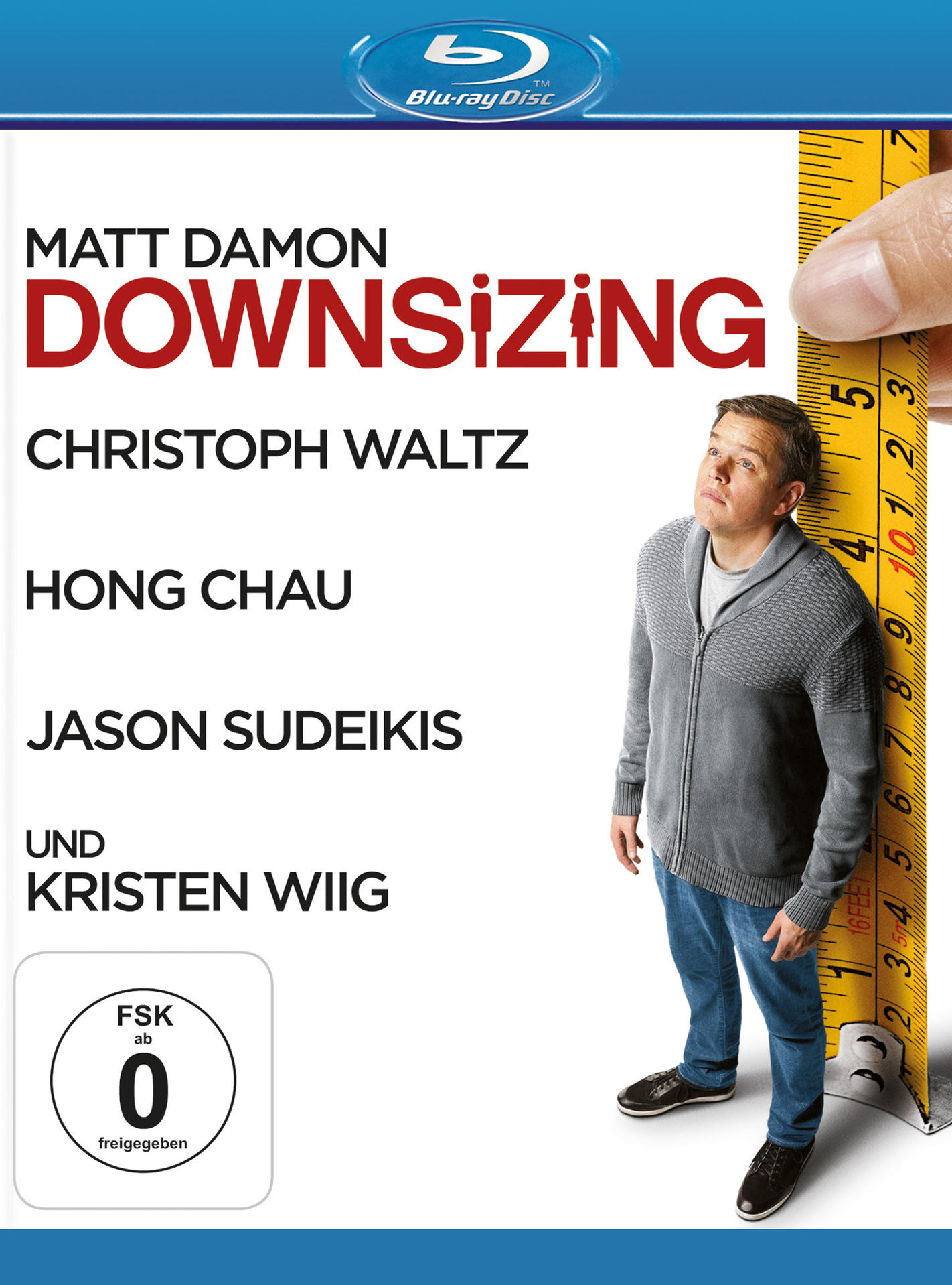 DVD-Cover des Films 'Downsizing'. Matt Damon und Christoph Waltz sind zu sehen. Eine Person wird gemessen.