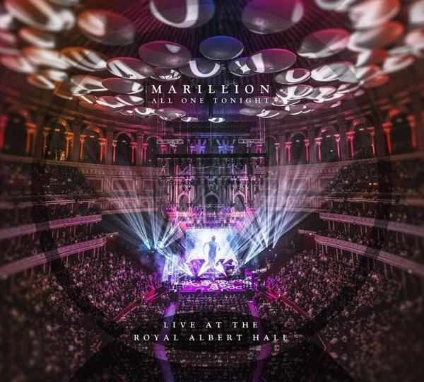 Live-Konzert in der Royal Albert Hall, Bühne mit Lichtern, Publikum.