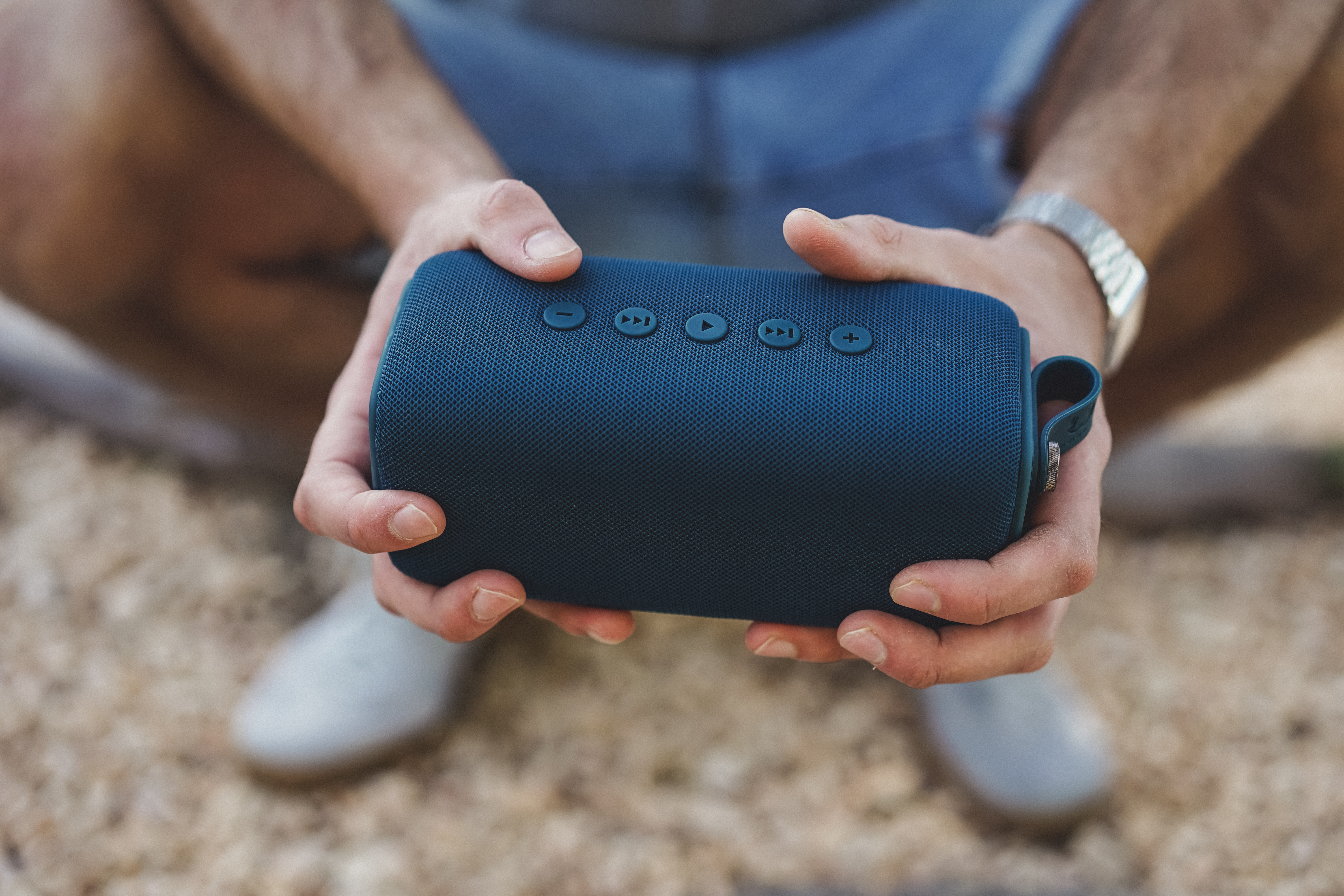 FRESH ‘N REBEL Rockbox Bold M Bluetooth Lautsprecher, Blau, Wasserfest