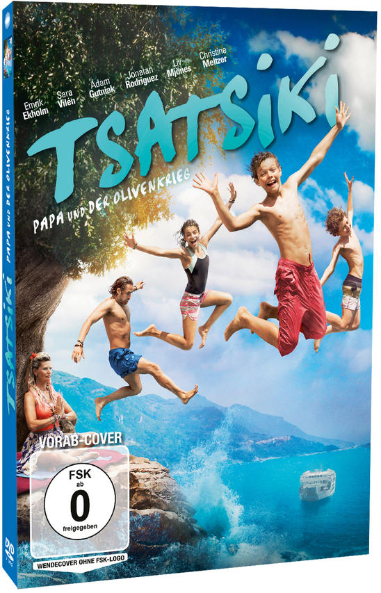 DVD-Cover des Films Tsatsiki. Leute springen am Meer. Das Cover ist blau und weiß.