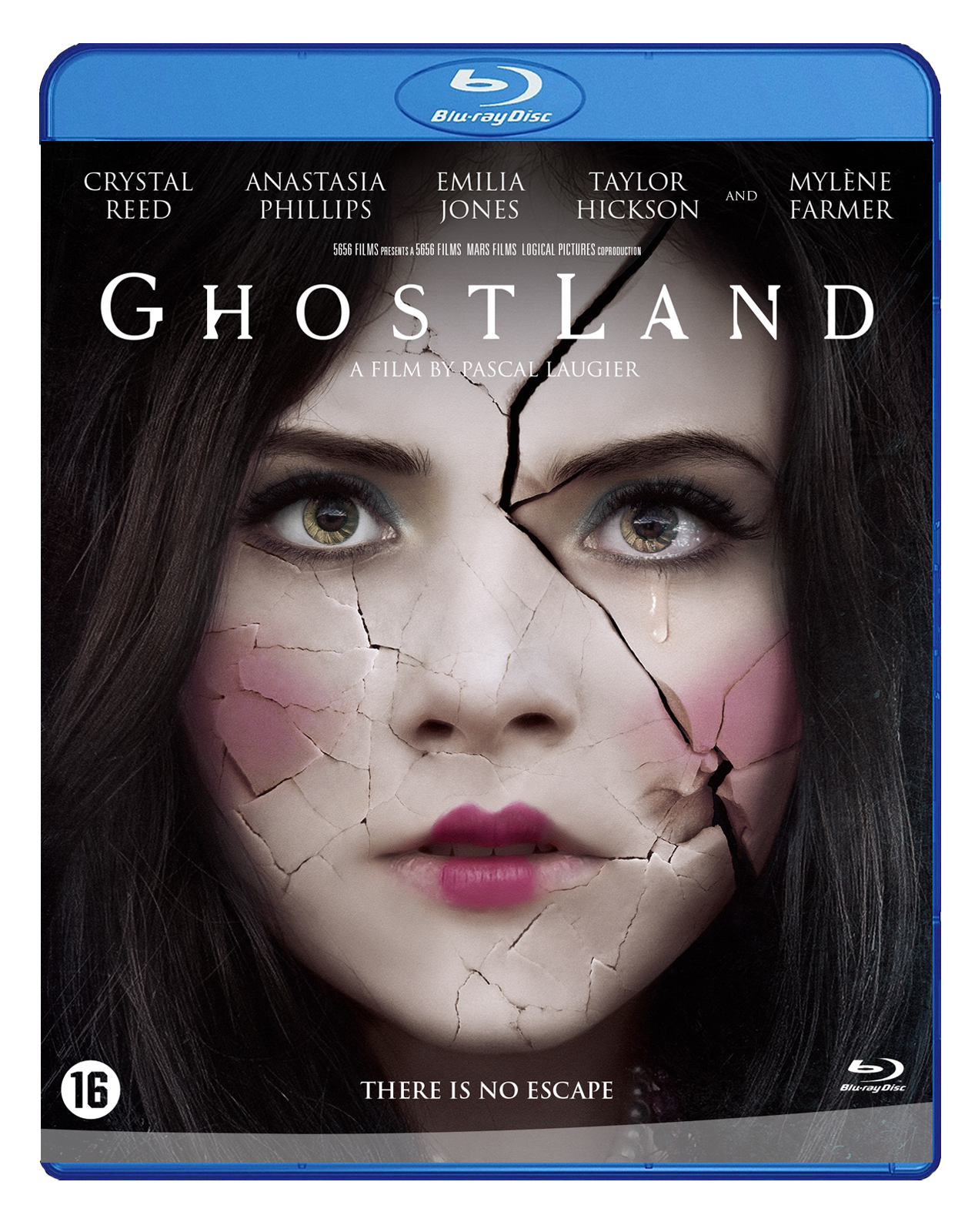 Filmposter. Een vrouwen gezicht is gebarsten als een pop. De titel is 'Ghostland'. Blu-ray disc.