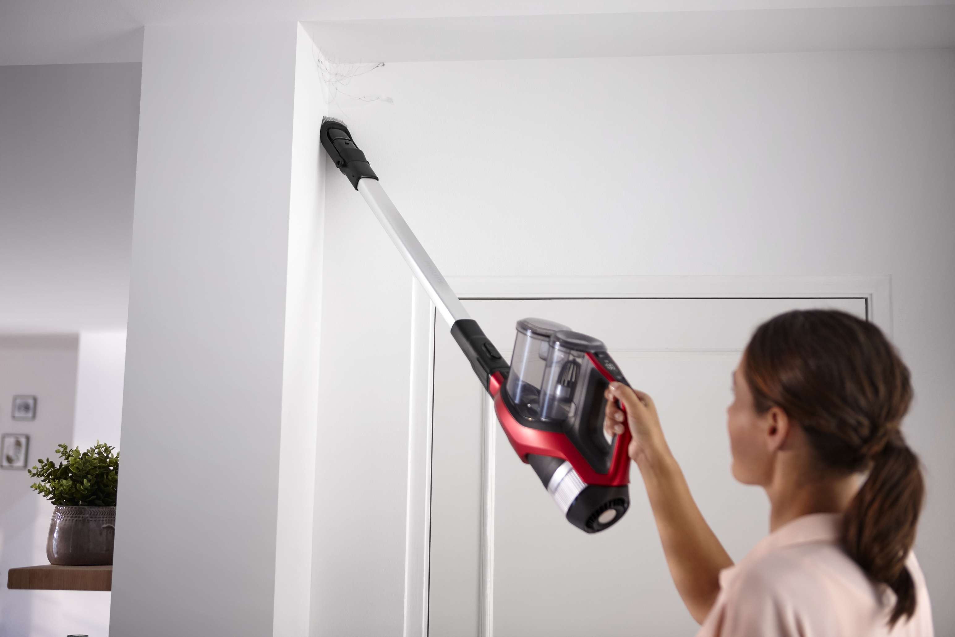 PHILIPS SpeedPro Max kabelloser Akku Staubsauger mit Turbodüse FC6823/01, rot Akku-Stielsauger (0,6 l, Akkulaufzeit: 65 min, Rot)
