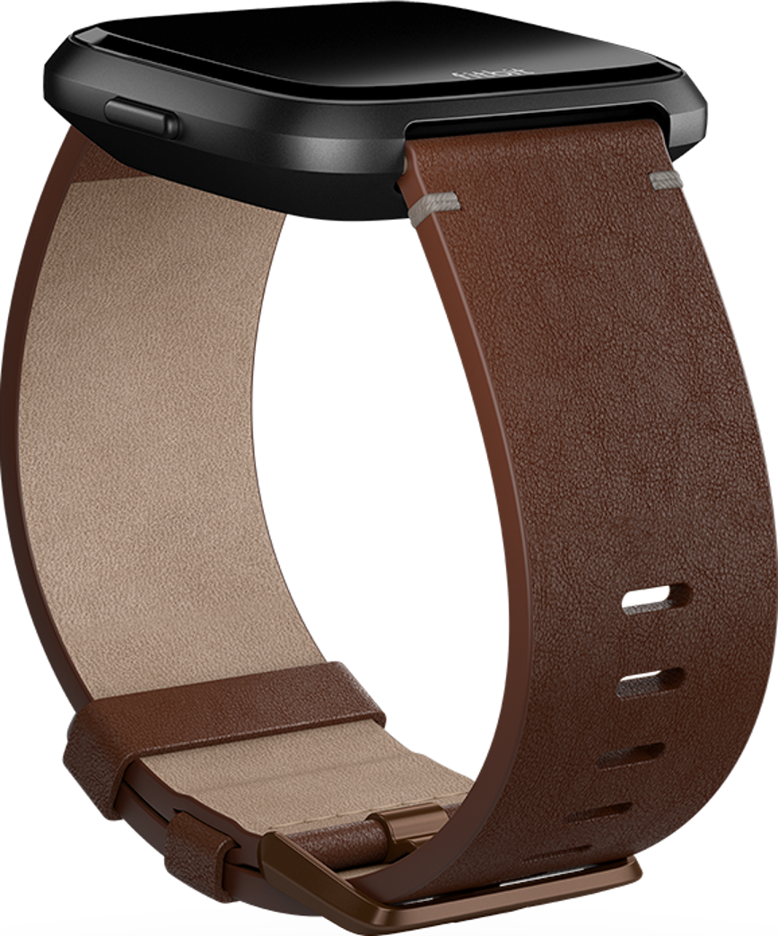 Montre connectée en cuir marron avec écran noir et boucle bronze. Bracelet beige.
