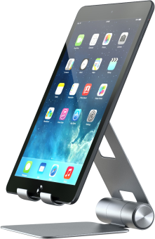 Tablette argentée sur un support, écran affichant des icônes d'applications, vue en angle, fond noir.