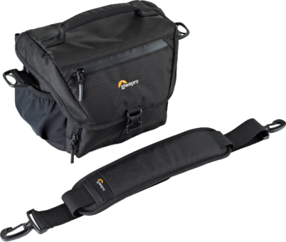 Sac photo noir avec bandoulière. Il a une poche avant et une poche latérale.