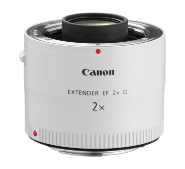 Ein weißer Canon Extender EF 2x III Objektivaufsatz mit roten Punkten und schwarzem Objektiv.