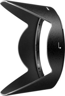 Schwarze Gegenlichtblende. Sie hat eine geschwungene Form mit matter Oberfläche und einem 'L'.