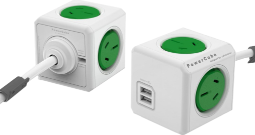 PowerCube bianco con prese verdi e porta USB. Un altro cubo accanto.
