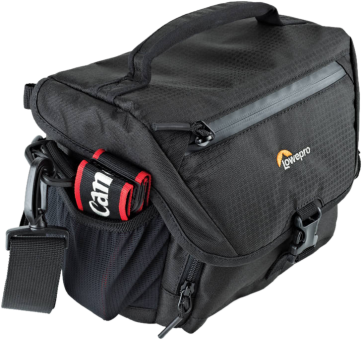 Sac photo Lowepro noir. Sangle rouge et noire visible. Fond noir.