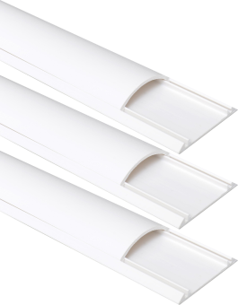 Trois goulottes blanches, chacune avec un dessus incurvé et un canal.