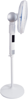 Weißer Standventilator. Er hat einen runden Sockel, einen langen Stiel und einen Ventilatorkopf.