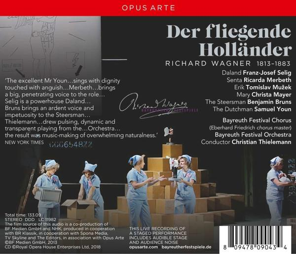 Rückseite einer CD-Hülle. Text und Bild einer Opernaufführung. Text enthält Namen und Credits.
