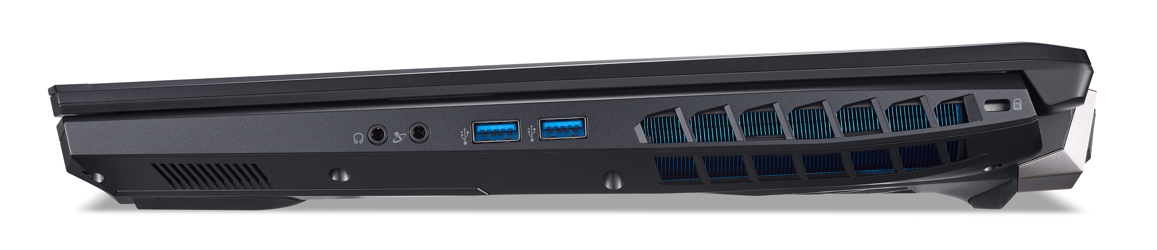 Die Seitenansicht eines schwarzen Laptops mit Anschlüssen und Lüftungsschlitzen, Acer-Logo sichtbar.