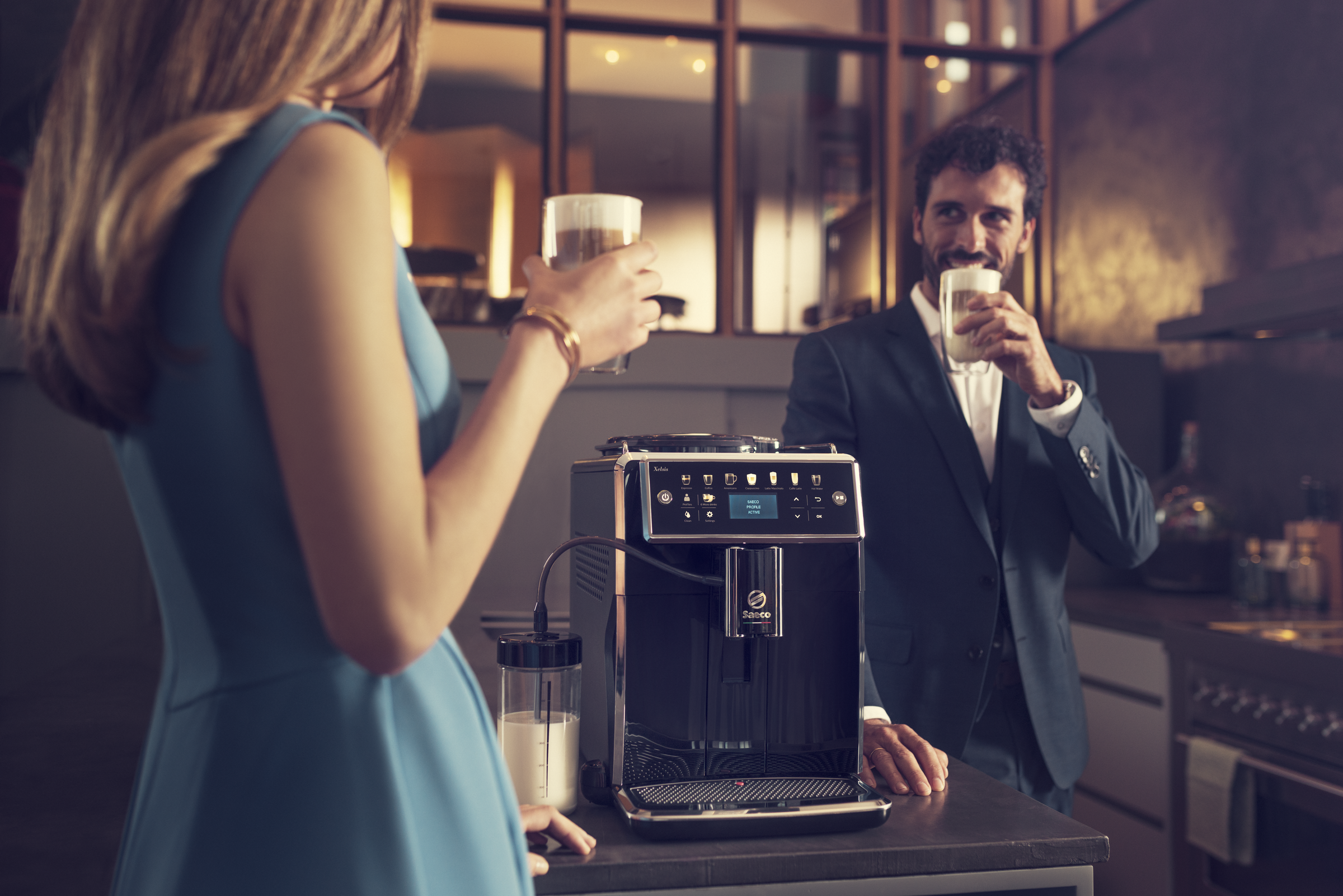 SAECO Xelsis SM7580/00 - Volautomatische espressomachine - Maximaal aantal kopjes: 2 - Extern melkreservoir - Zwart