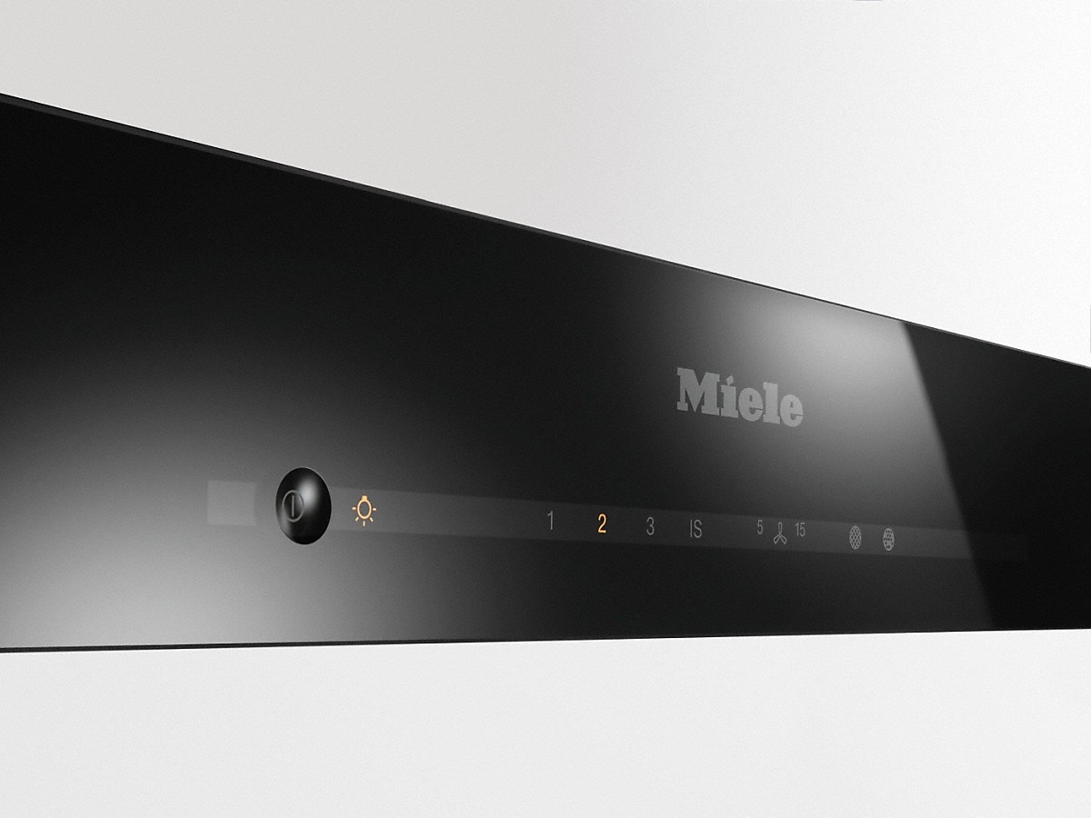 Nahaufnahme eines schwarzen Miele-Gerätebedienfelds. Es hat ein Zifferblatt und beleuchtete Zahlen 1, 2, 3 und einige Symbole.