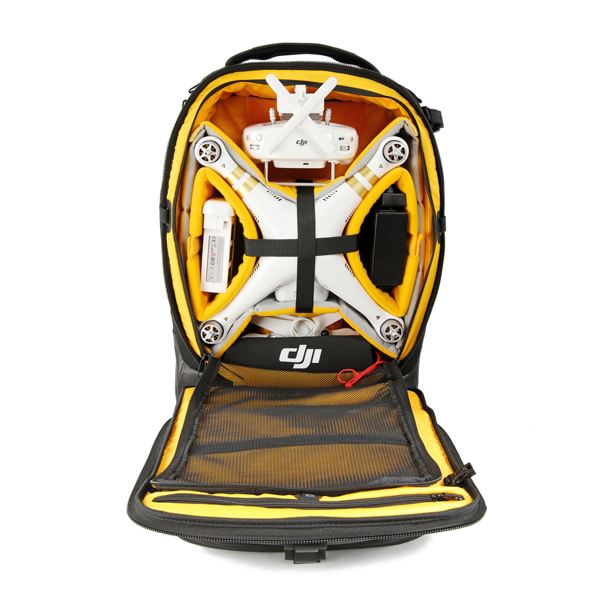 Drohnenrucksack offen, gefüllt mit Drohne, Controller, Batterien und Zubehör.