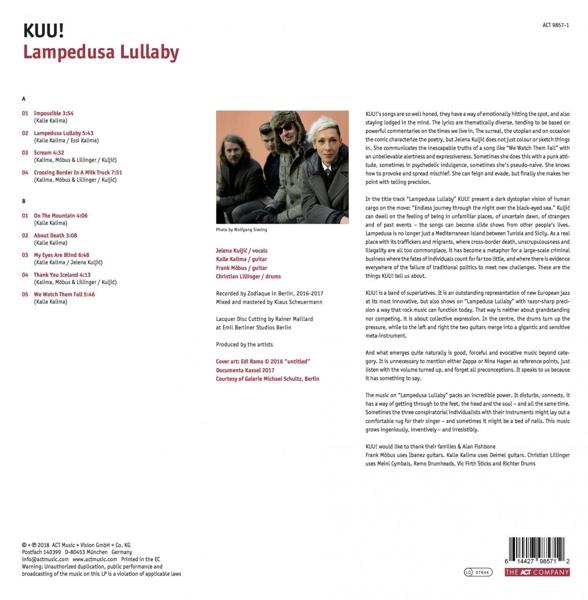 Ein Musikalbumcover mit Bandmitgliedern und Text über das Album.