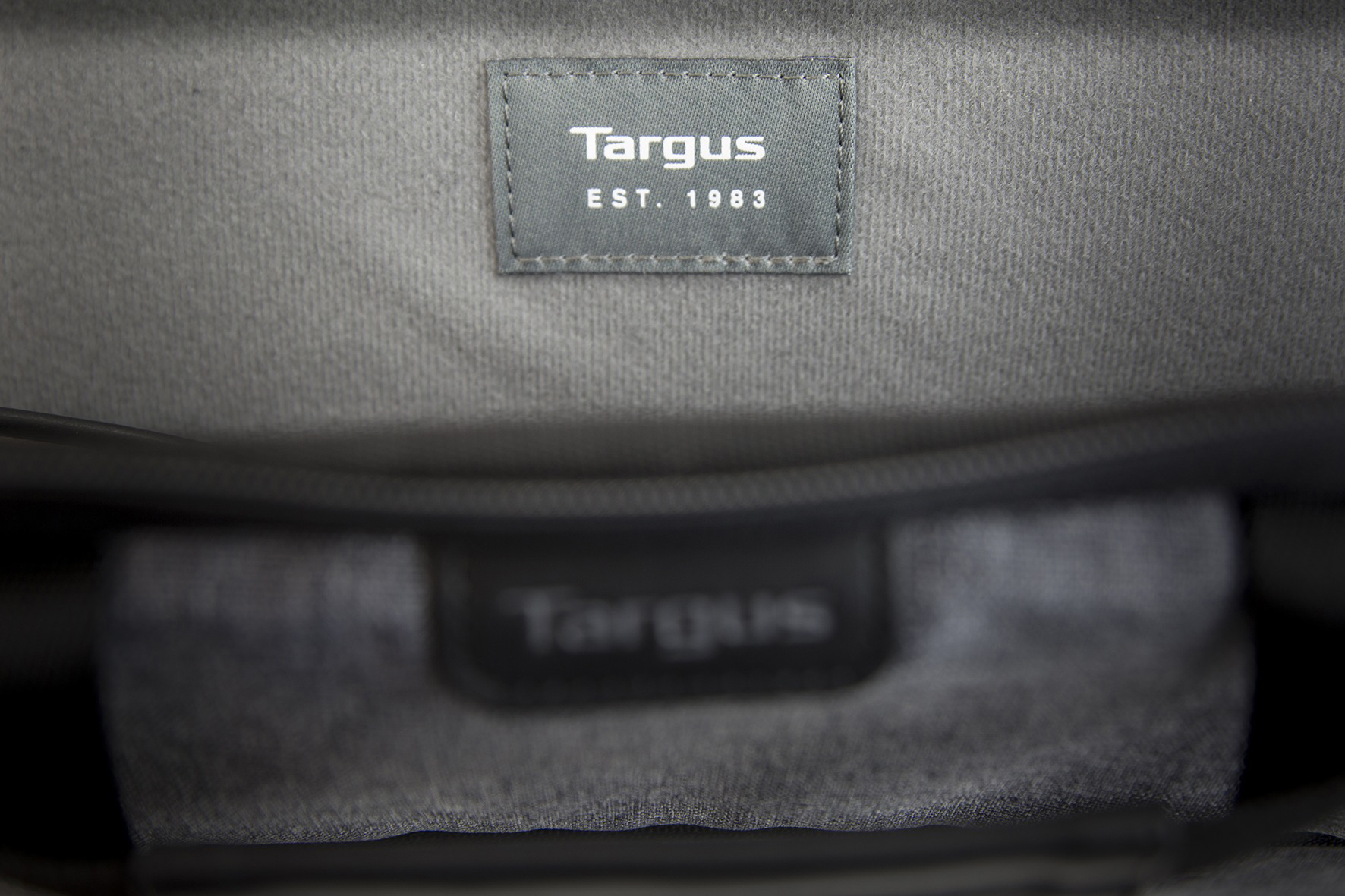 TARGUS Strata Pro Notebooktasche Umhängetasche, Grau