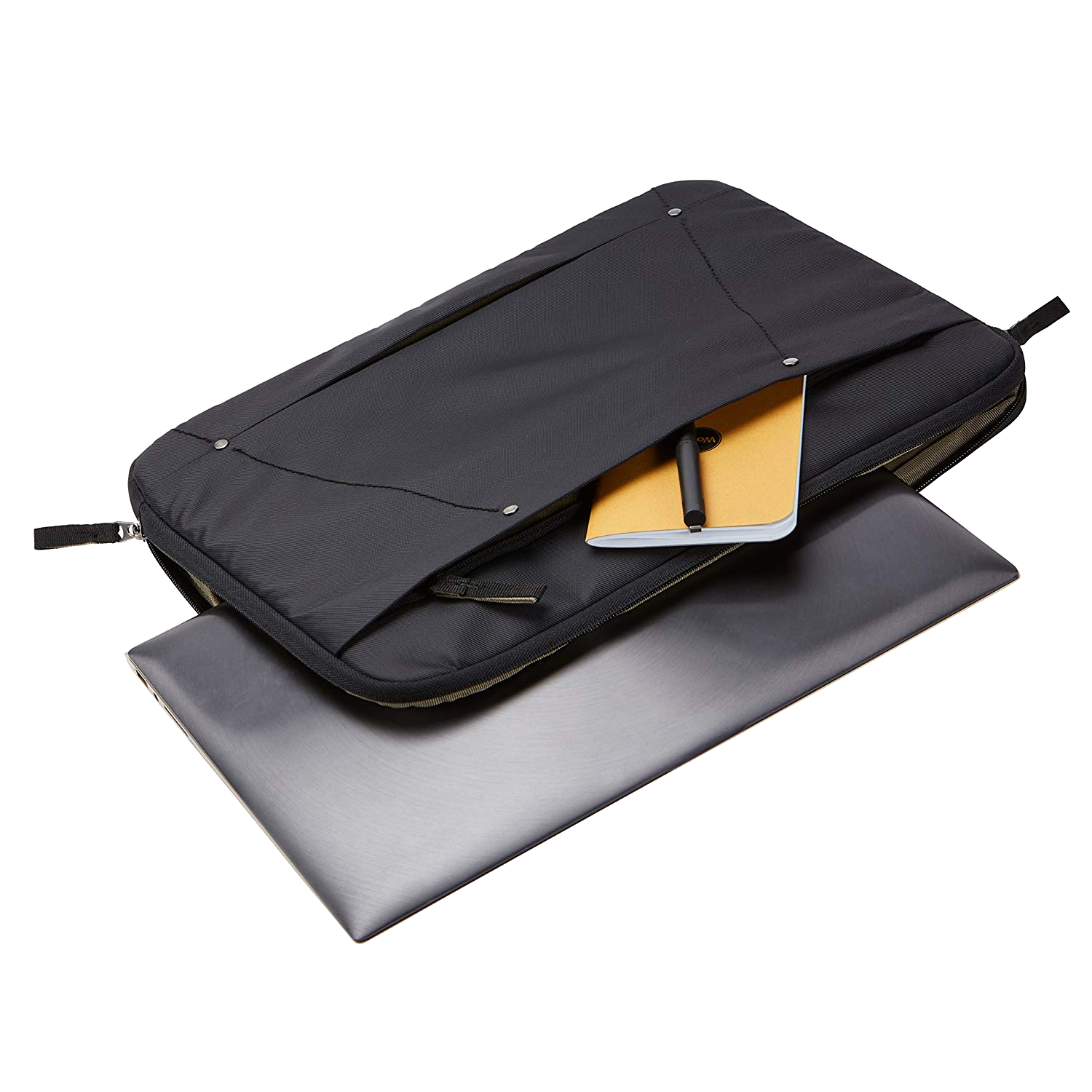 Egy fekete laptop egy nyitott fekete laptop tokban egy sárga jegyzettömbbel.
