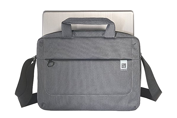 Két szürke laptop táska, egy elöl fogantyúval, benne egy laptop.