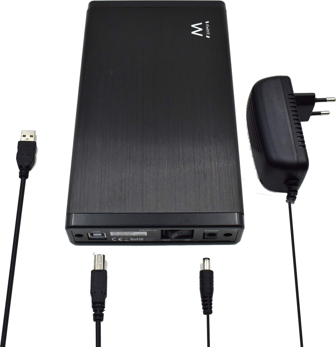 Egy fekete power bank töltővel és kábelekkel. USB, micro-USB és DC csatlakozók láthatók. A power bank 'W ewent' felirattal van ellátva.
