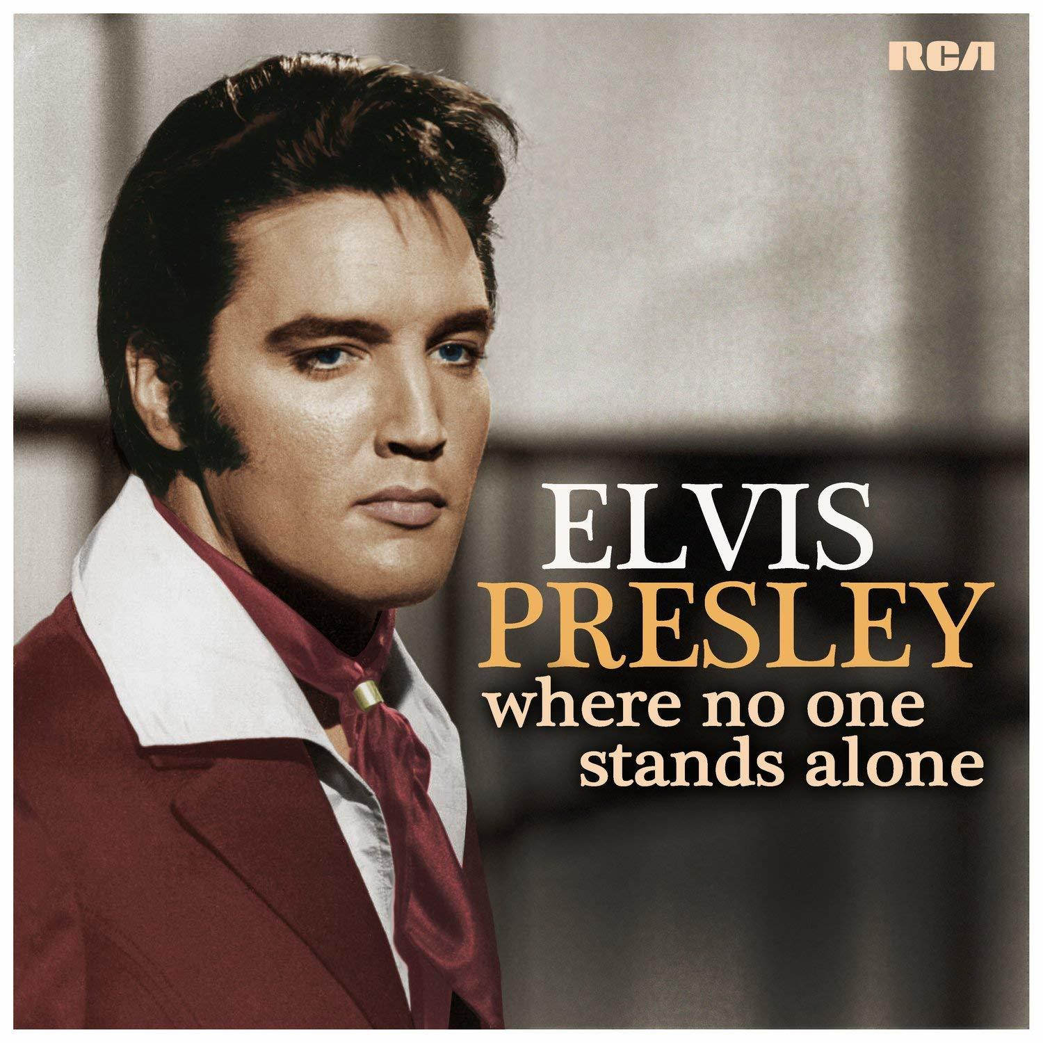 Albumcover mit Elvis Presley, mit einem Porträt in rotem Anzug, vor einem Sepia-Hintergrund.