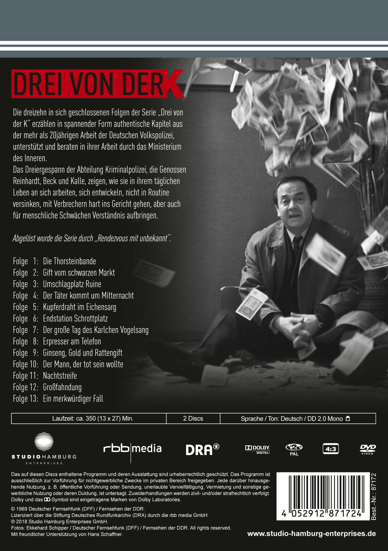 DVD-Hülle für die deutsche Fernsehsendung 'Drei von der K'. Ein Mann sitzt auf einem Stuhl.