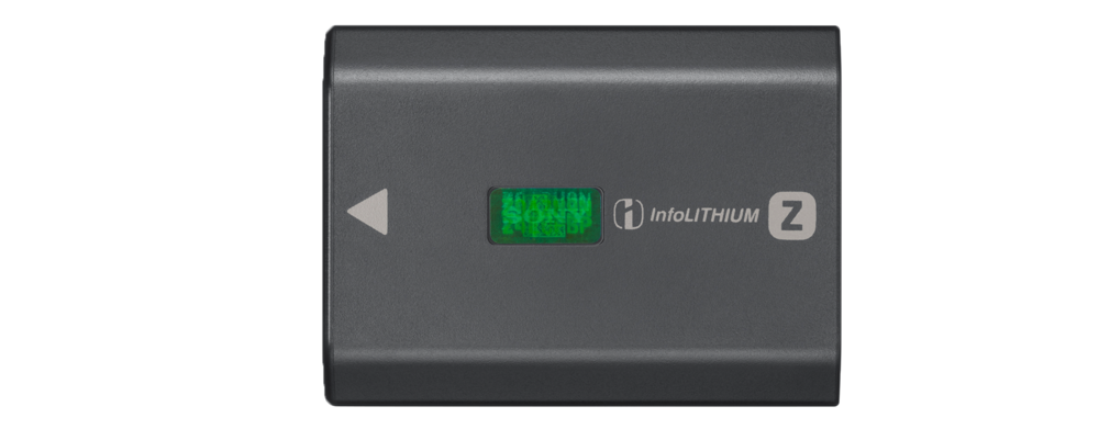 Batteria grigia con schermo verde e testo bianco, su sfondo nero.