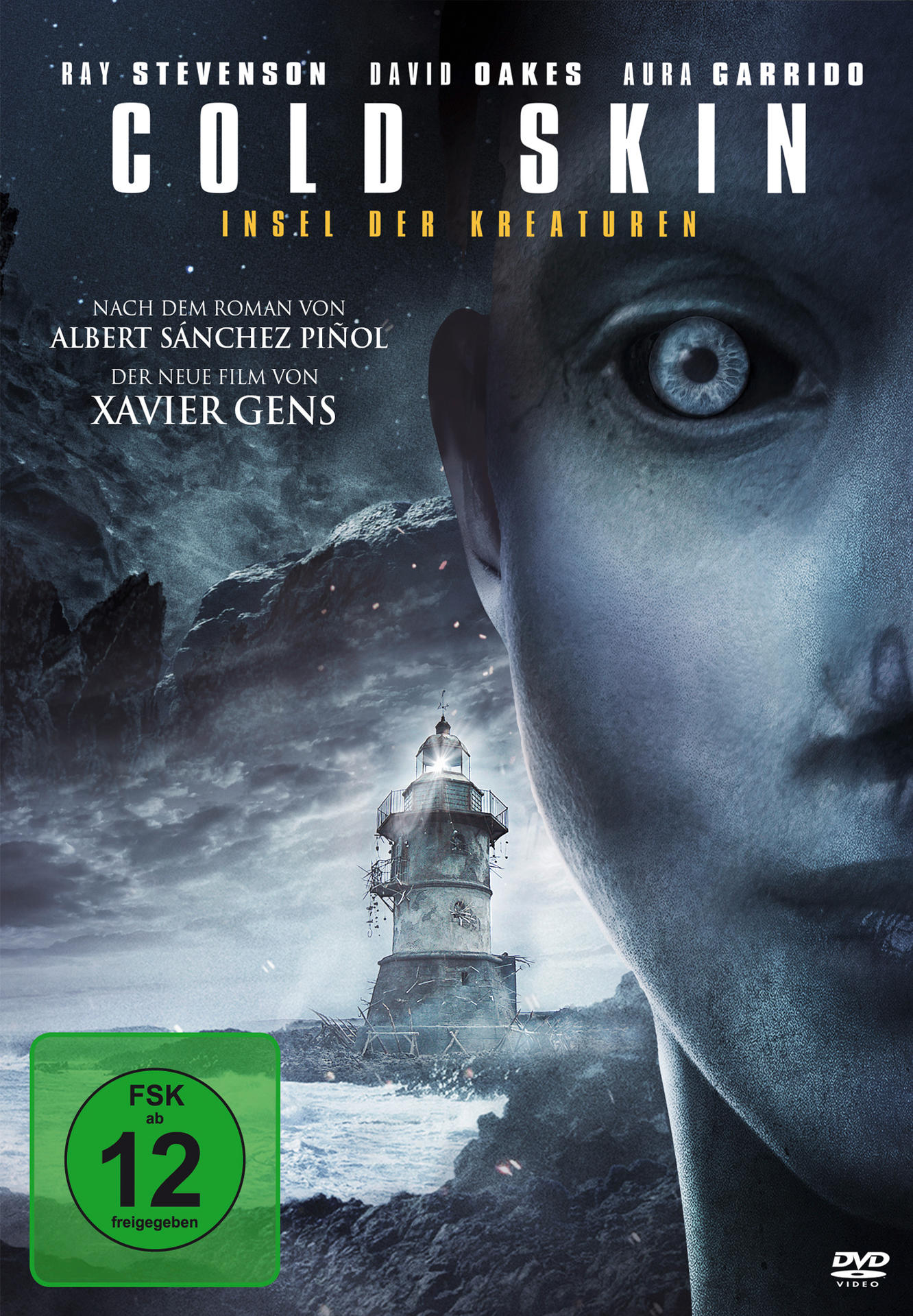 DVD-Cover: Cold Skin, Insel der Kreaturen. Nahaufnahme eines Auges und Gesichts, mit Leuchtturm im Hintergrund.