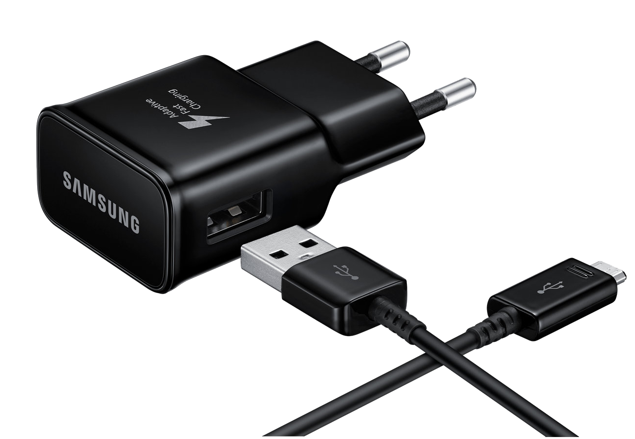 Egy fekete Samsung telefontöltő és egy USB-kábel USB-C csatlakozóval.