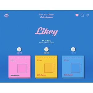 Albumhoes van "Likey" van Twice. Roze, gele en blauwe dozen op een blauwe achtergrond.