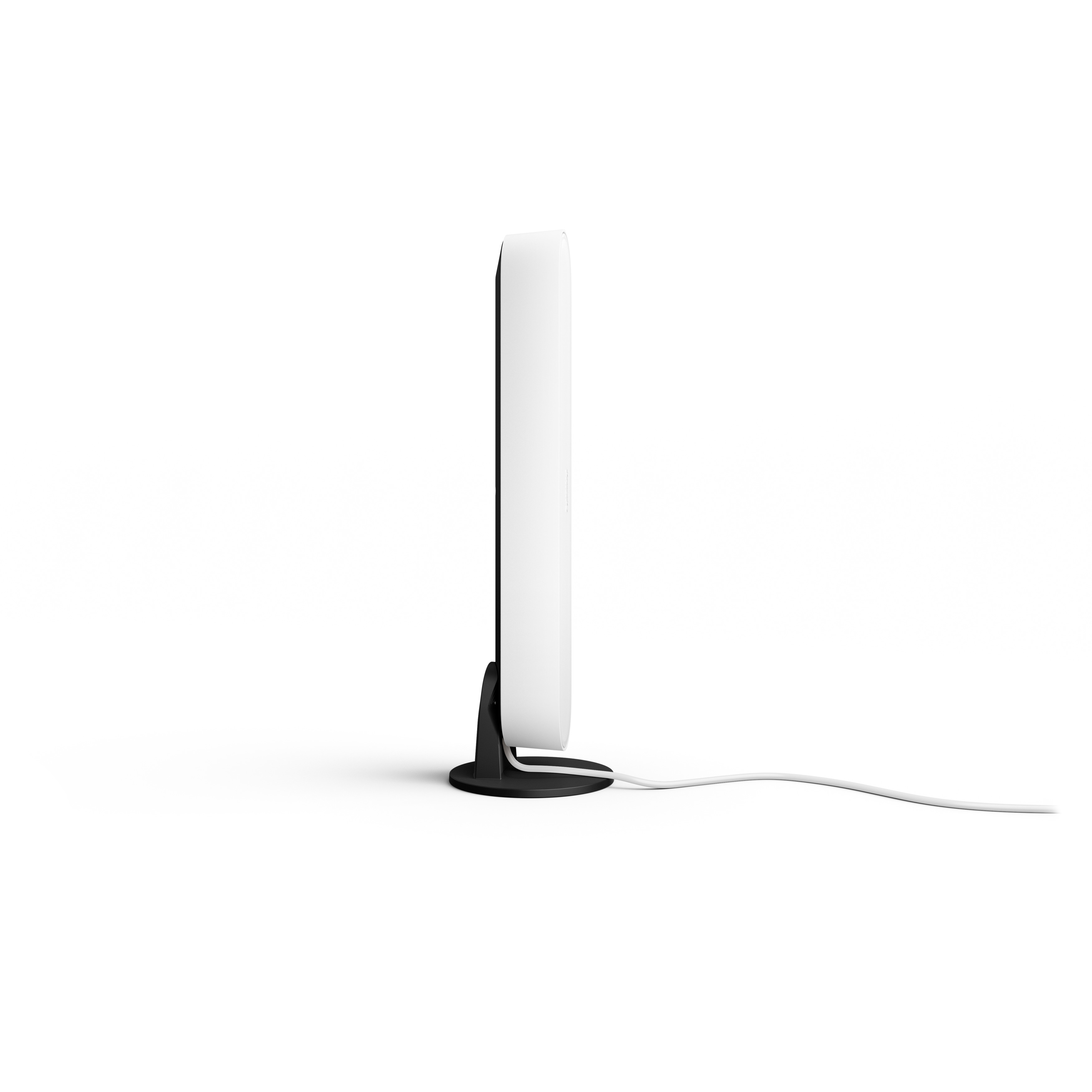 Ein weißer und schwarzer Router auf weißem Hintergrund, Seitenansicht.