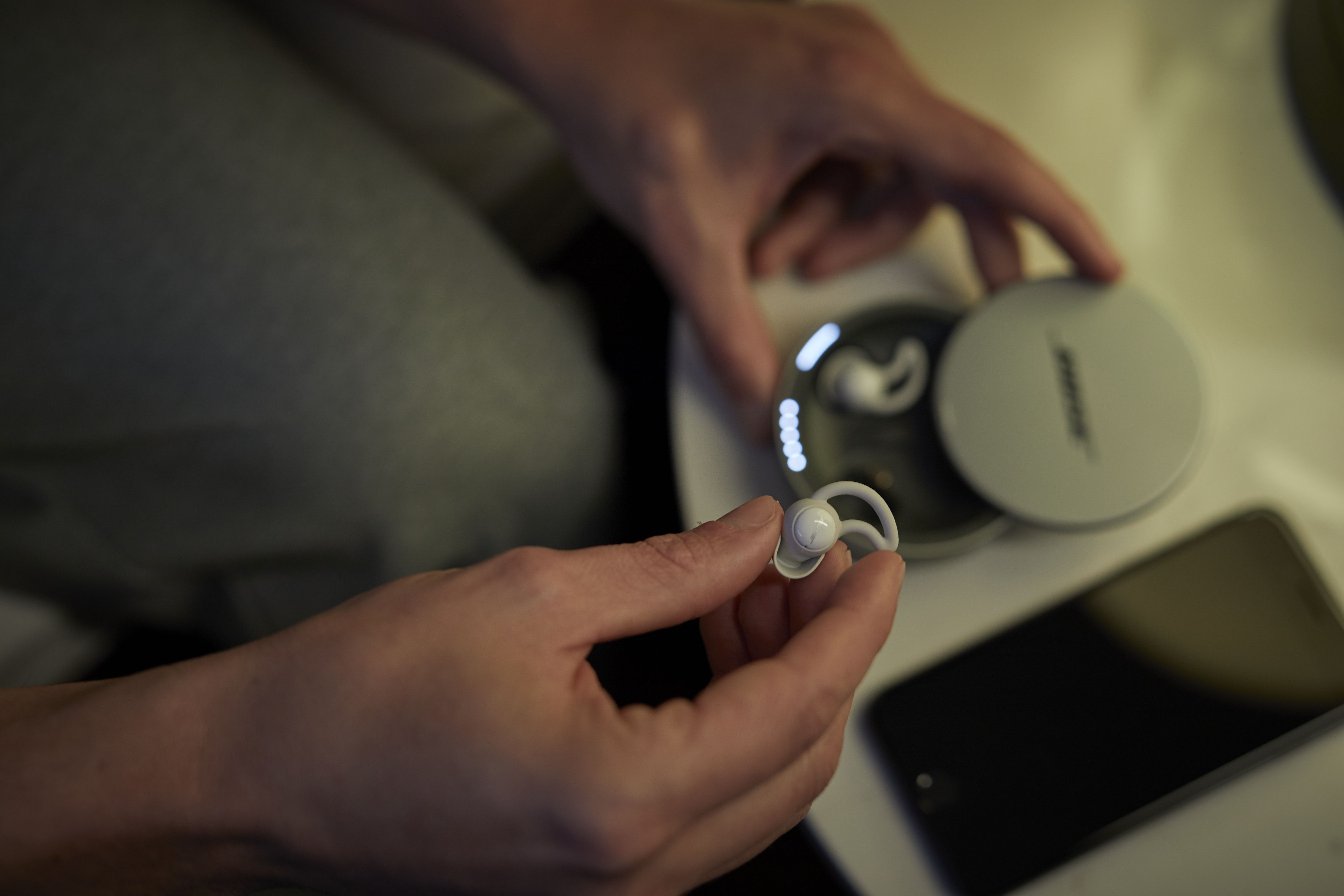 BOSE Noise-masking Sleepbuds™ Einschlaf- und Durchschlafhilfe Hellgrau