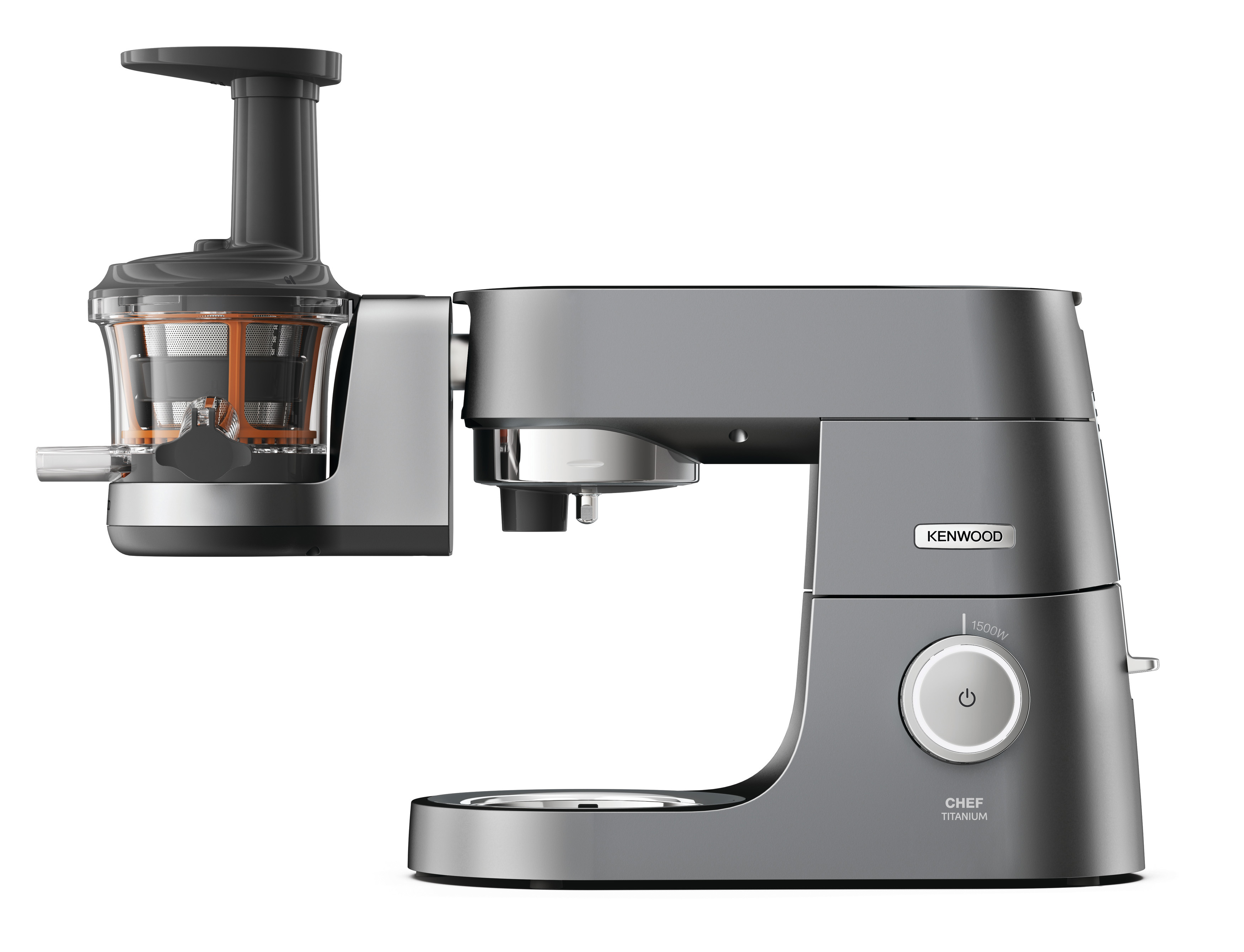 Ein grauer Kenwood Chef Titanium Küchenmaschine mit Entsafteraufsatz auf weißem Hintergrund.