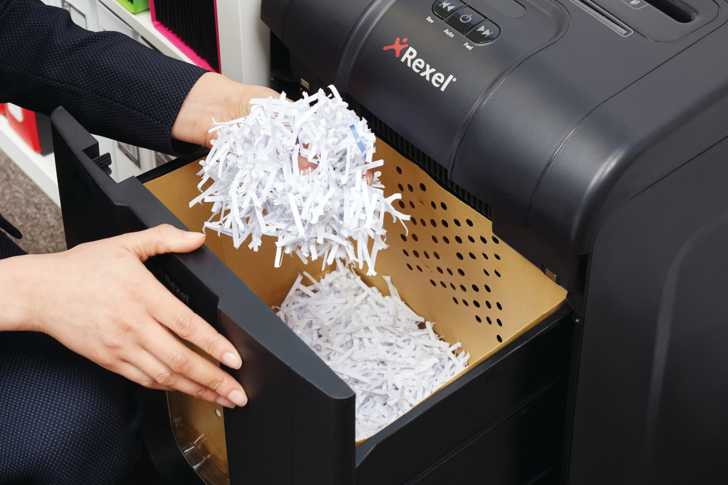REXEL Mercury™ RSX1834 Manueller Aktenvernichter, Schwarz