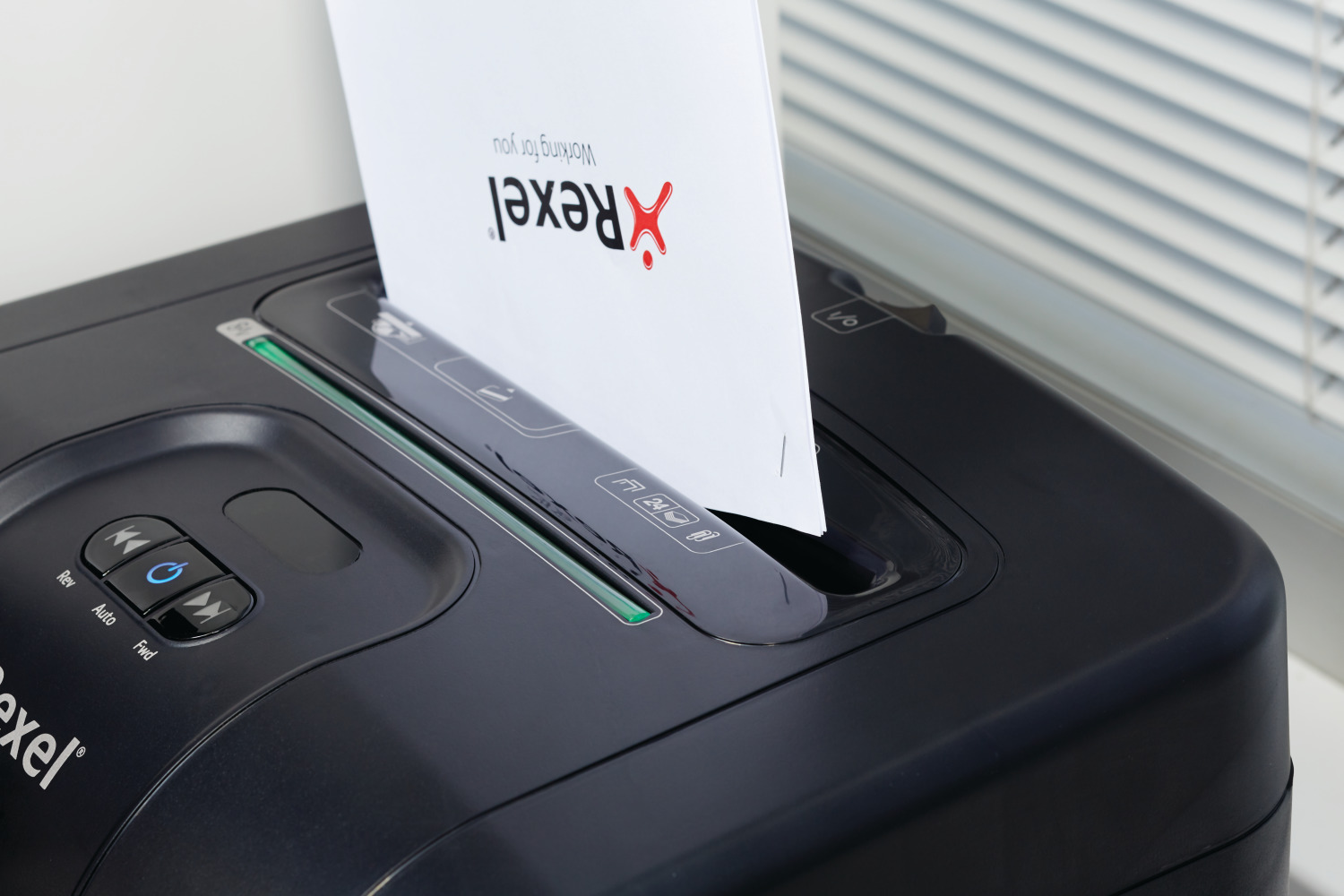 REXEL Mercury™ RSX1834 Manueller Aktenvernichter, Schwarz