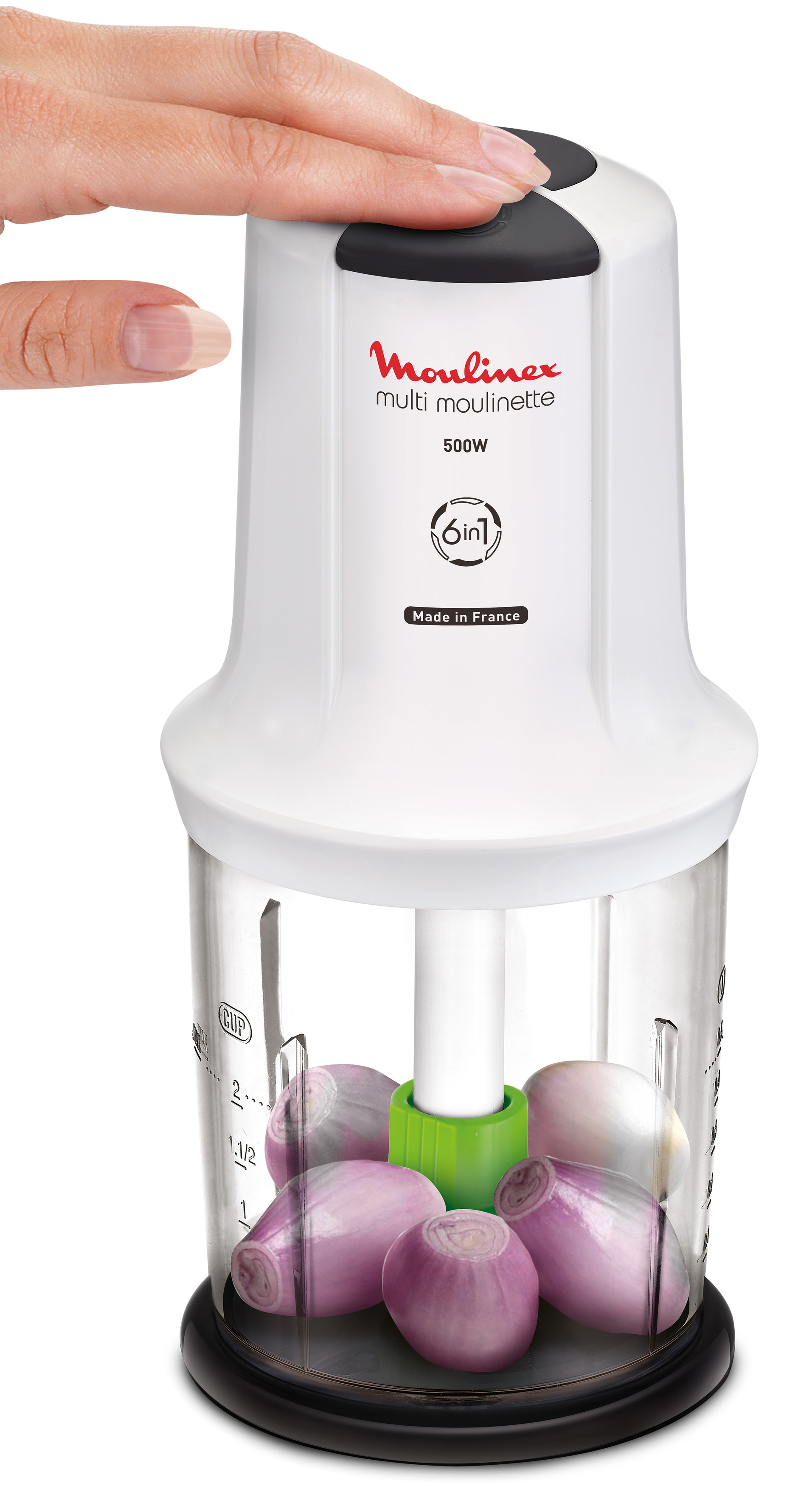 Hand einer Person auf einer weißen Moulinex Multi-Moulinette.