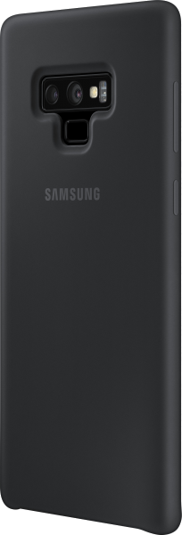 Fekete Samsung telefontok. A hátoldalon a Samsung logó, kamera és vaku látható. A telefon enyhén megdőlt, az oldalsó gombok láthatók.