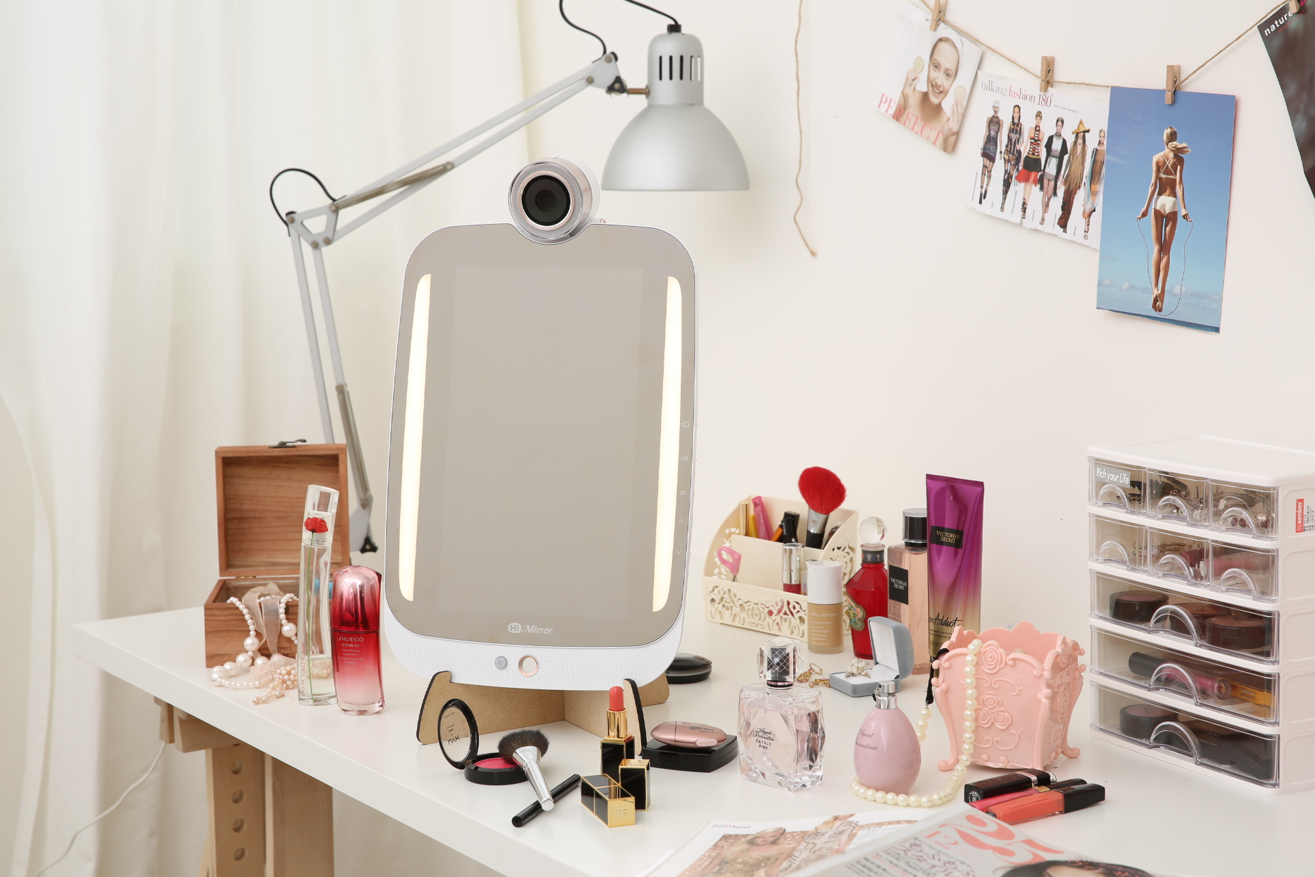 HIMIRROR Plus+ Smart Beauty Spiegel Silber