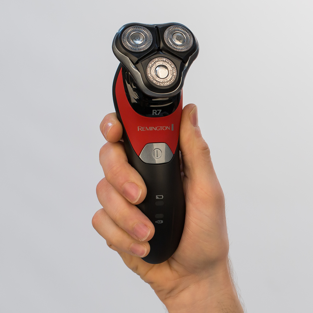 REMINGTON XR1530 R7 Ultimate Rasierer Ultimate Series Schwarz/Rot (Rotationsrasierer, Dual-Track-Schneidsystem)