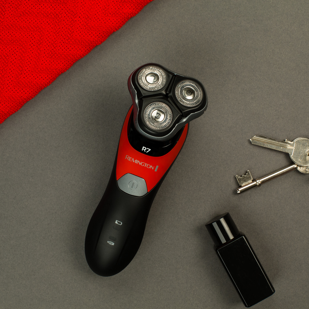 REMINGTON XR1530 R7 Ultimate Rasierer Ultimate Series Schwarz/Rot (Rotationsrasierer, Dual-Track-Schneidsystem)