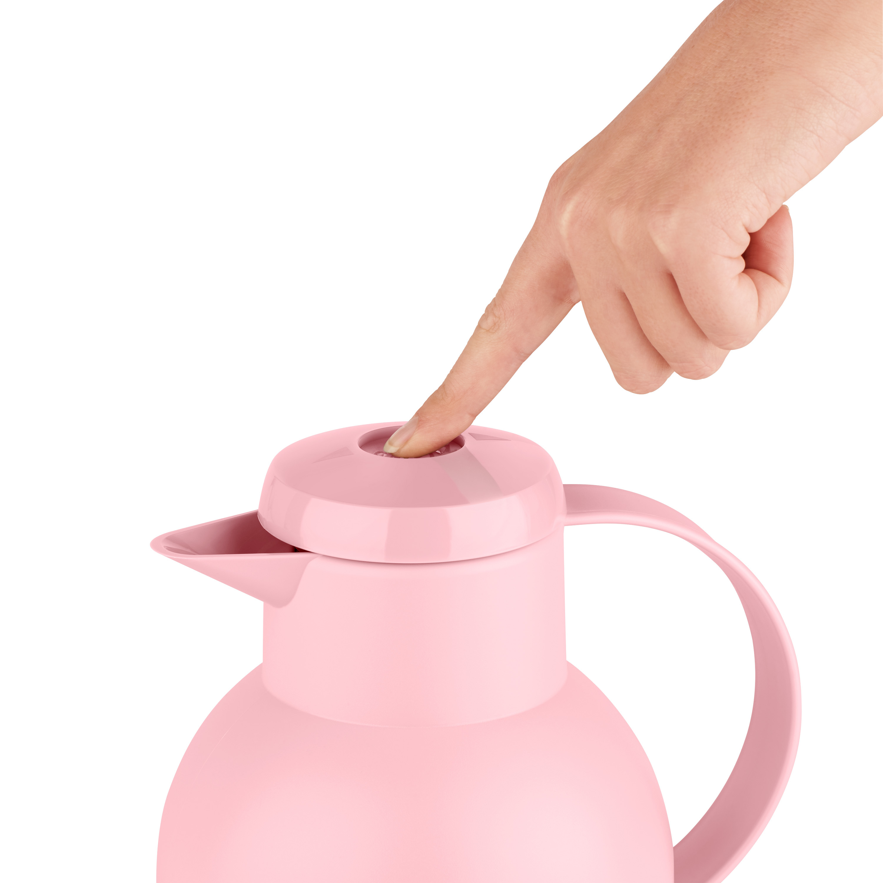 Eine Hand drückt auf den Deckel einer rosa Thermoskanne.