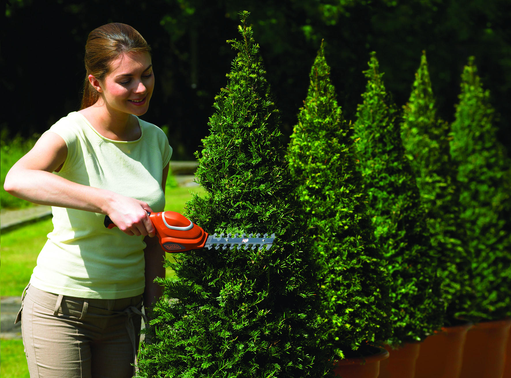 BLACK+DECKER GSBD700 7V Akku-Gartenscherenset Rot