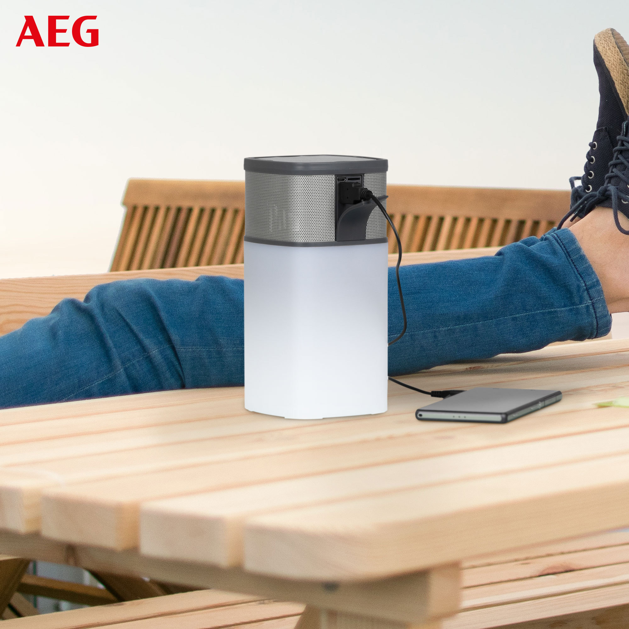 AEG BSS 4841 Bluetooth Lautsprecher, Weiß/Anthrazit