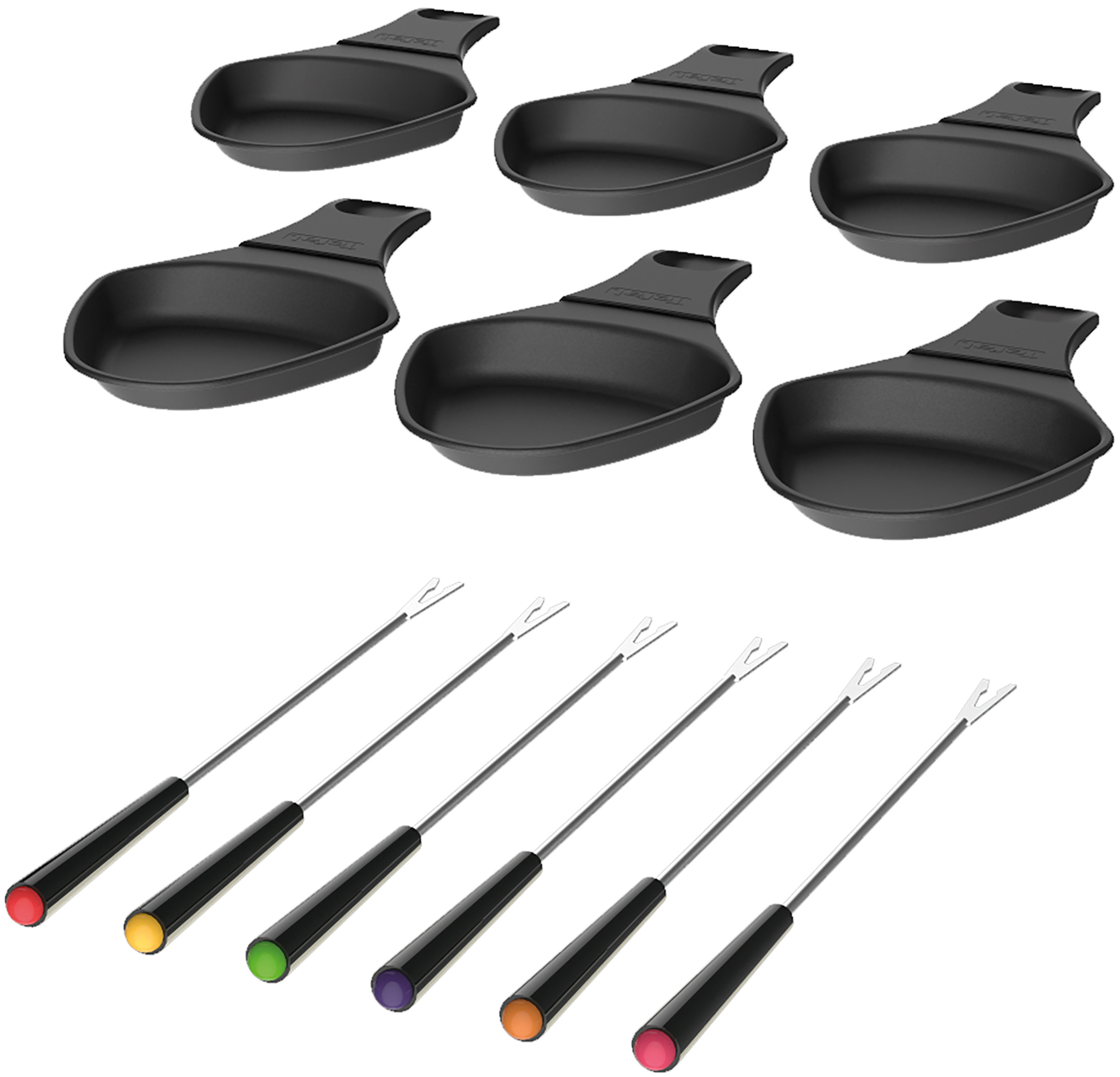 Schwarze Fondue-Töpfe und bunte Fondue-Gabeln. Die Gabeln haben rote, orange, grüne, lila Spitzen.