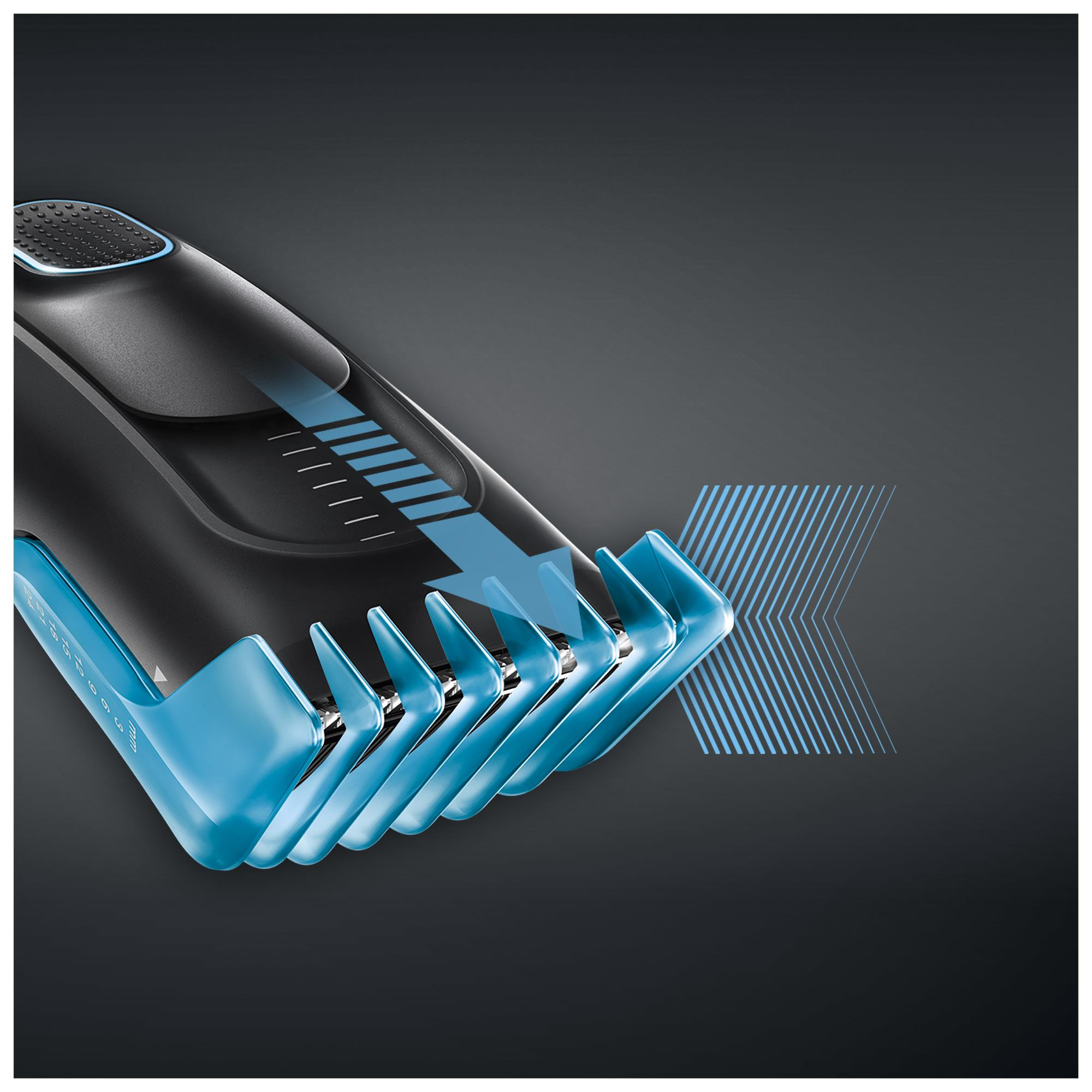 Nahaufnahme eines schwarz-blauen Haarschneiders mit Klinge und Aufsätzen.